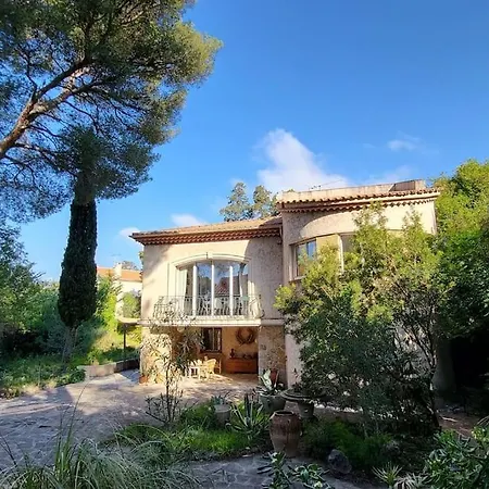 Apartment Santa Rita Etage Entier Avec Jardin