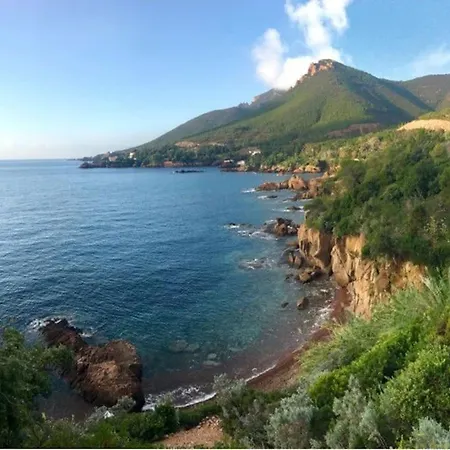 Santa Rita Etage Entier Avec Jardin Saint-Raphael (Var)